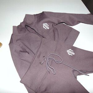 Tut Empire Cropped Long Sleeve Zip Top  and Legging – Size Small (Runs Small)